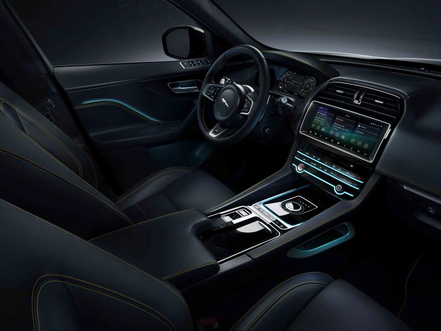 Интерьер Jaguar F-Pace 300 Sport 2019 года  (WW) (фото 2 из 7)
